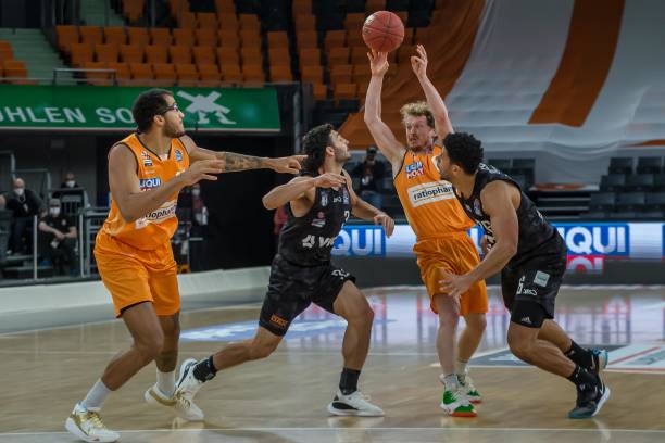 结合深足和 结合深足和