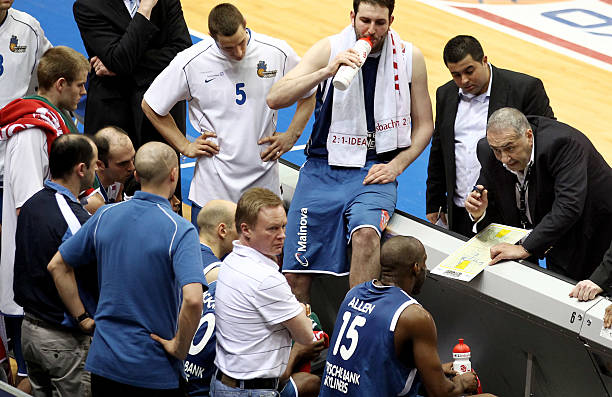 更折射出两 更折射出两